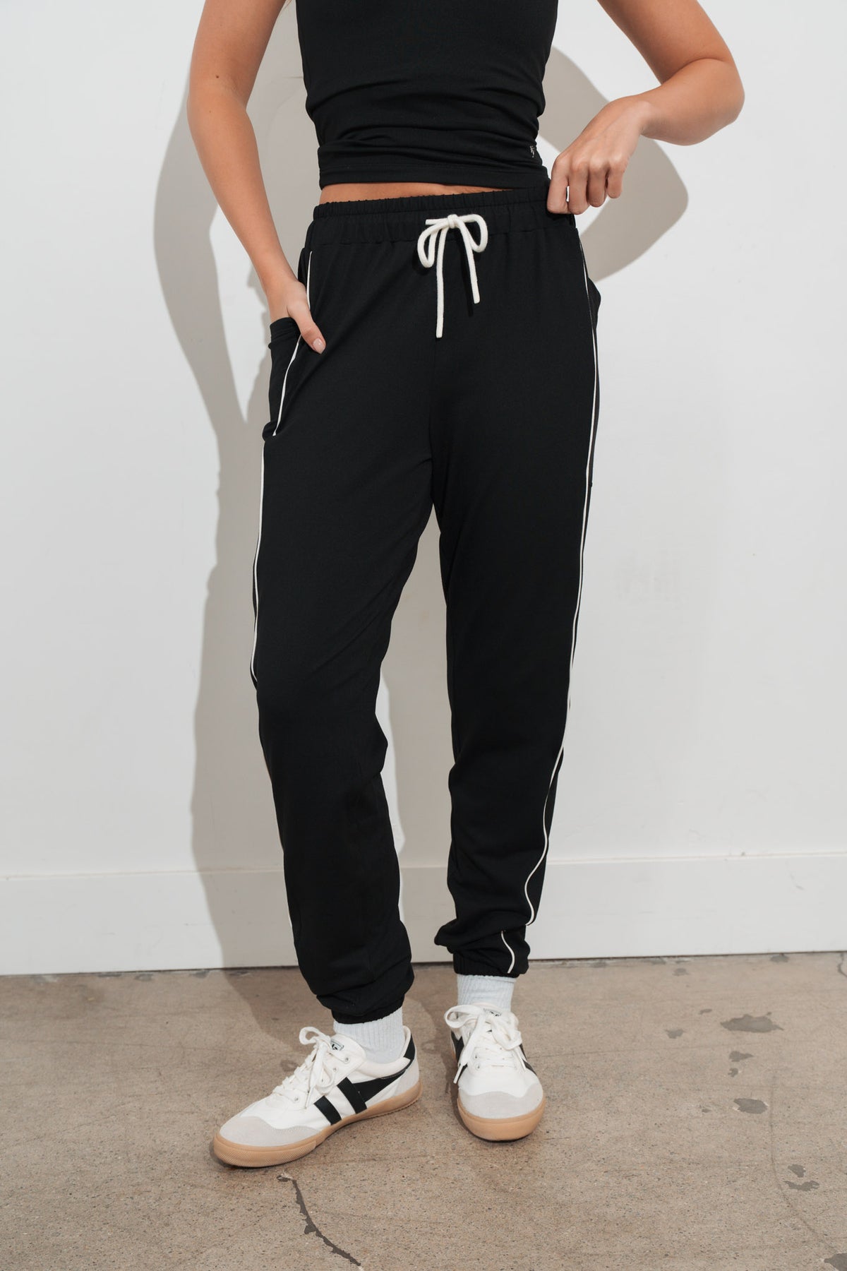 Vitality Motive® Jogger - Midnight Contrast