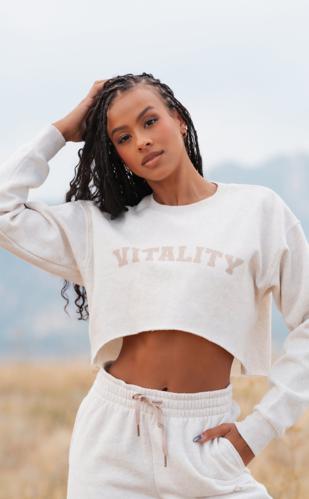 【新品タグ付き】rimirリミル　スウェットプルオーバー　ホワイト Vitality Cozy® Raw Hem Crop - Oat Marl - Varsity