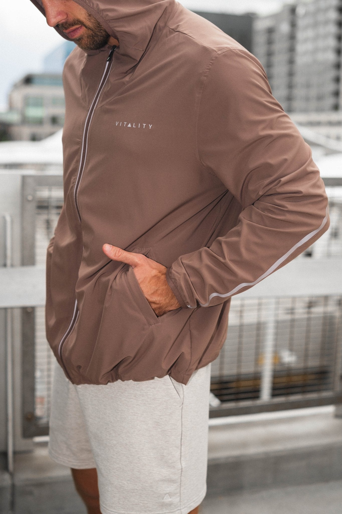 【kamu0300】ダークブラウン Vitality Prime Windbreaker - Men's Light Brown Zippered Jacekt